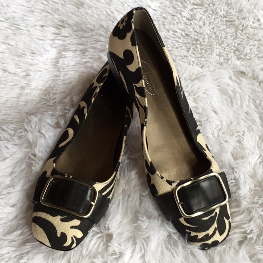 Women’s Talbots Flats Shoes Black Cream Buckle Size 8.5 B